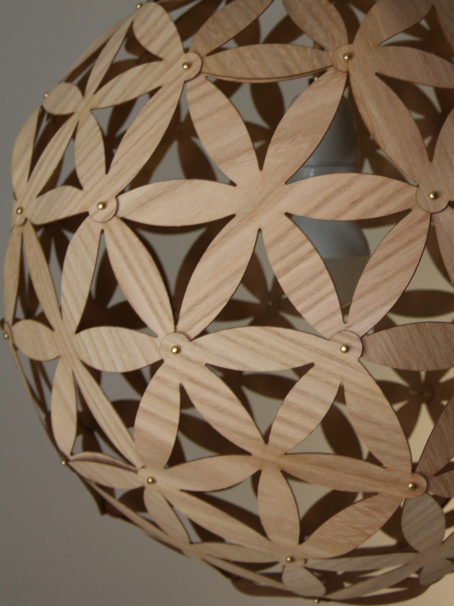 Hängeleuchte "Blomst No1" - Furnier Rotrüster