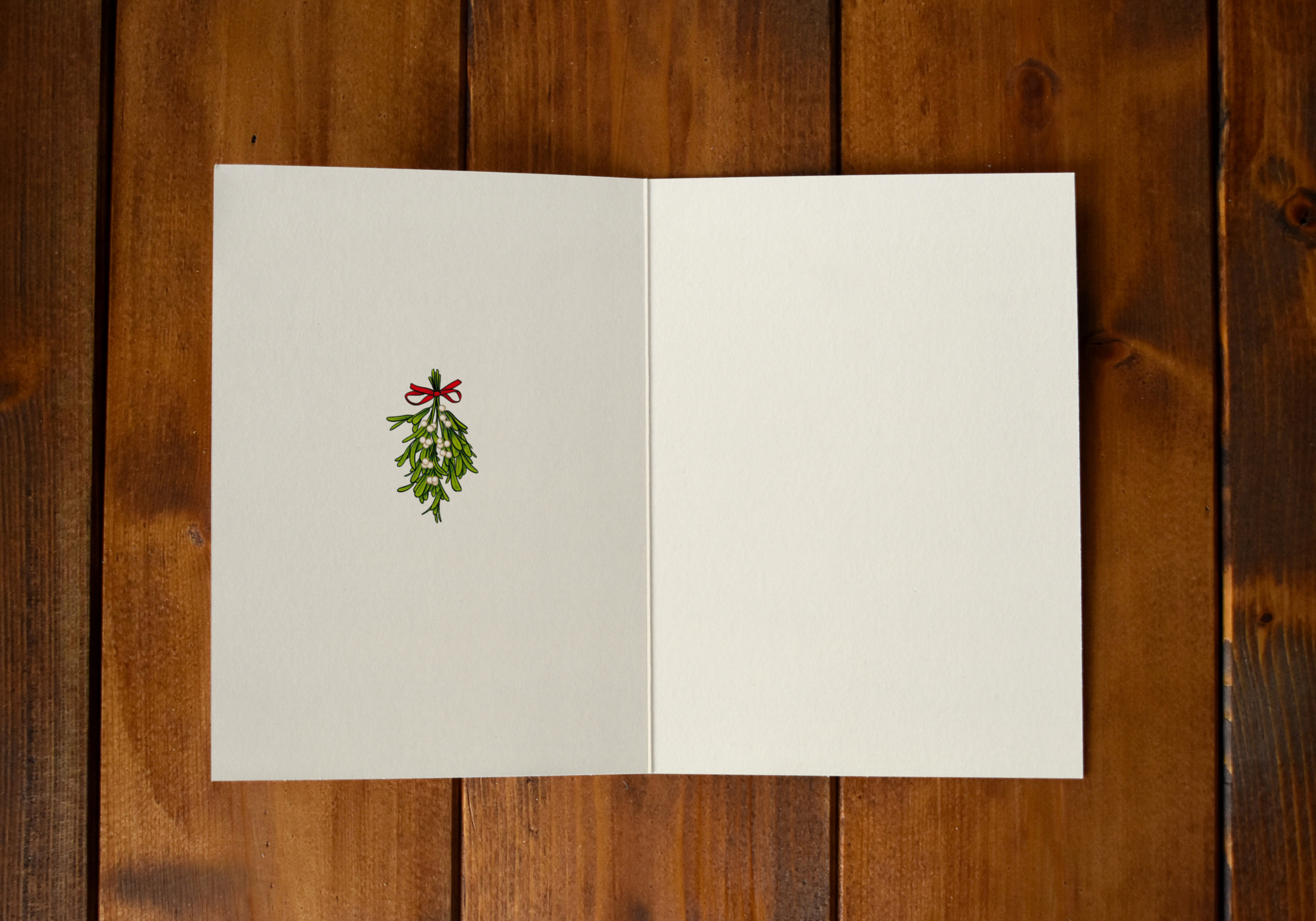 Klappkarte_1_innen Niedliche Weihnachtskarte mit Kaninchen in roter Mütze | DIN A6 | Handillustriert & nachhaltig – Grußkarte mit rotem Umschlag