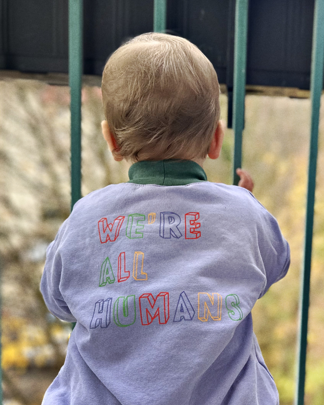 Bügelbild ♡ Schriftzug "WE'RE ALL HUMANS" bunt